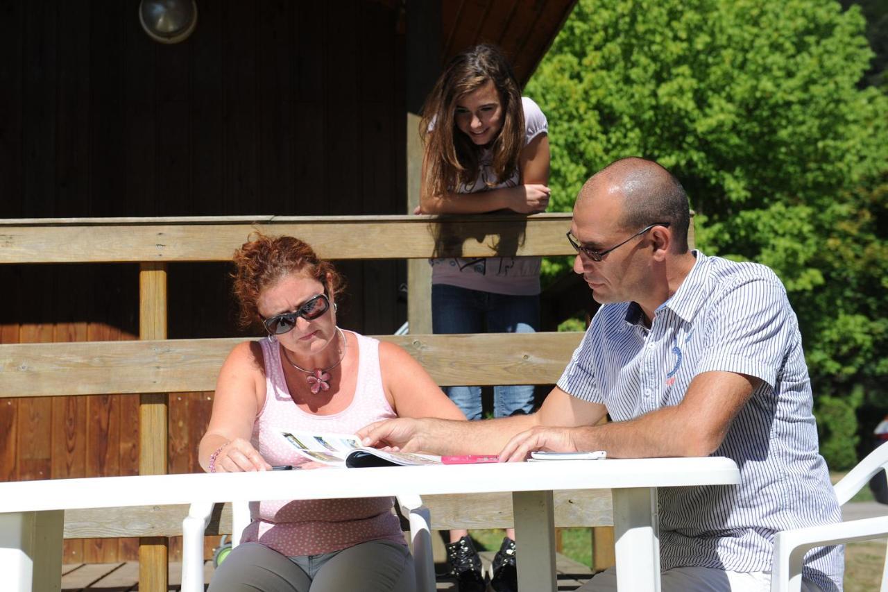 Camping Des Lacs*** Villa Celles-sur-Plaine Buitenkant foto